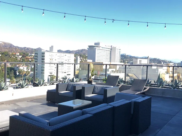 7046 Hollywood Boulevard — Photo 12