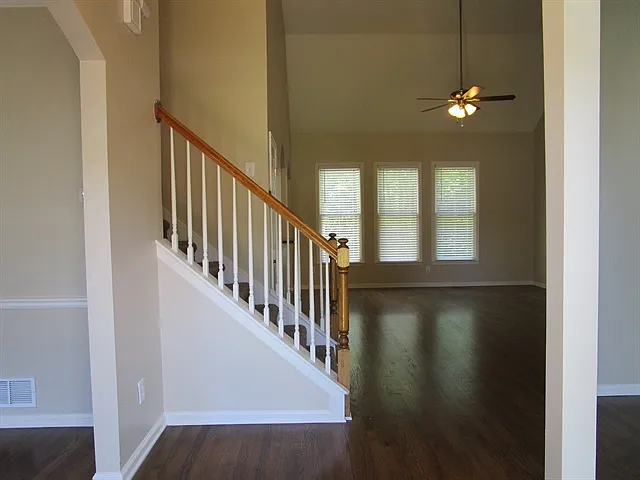 4 bed, 2.5 bath, 2193 sqft, $2,655 — Photo 2