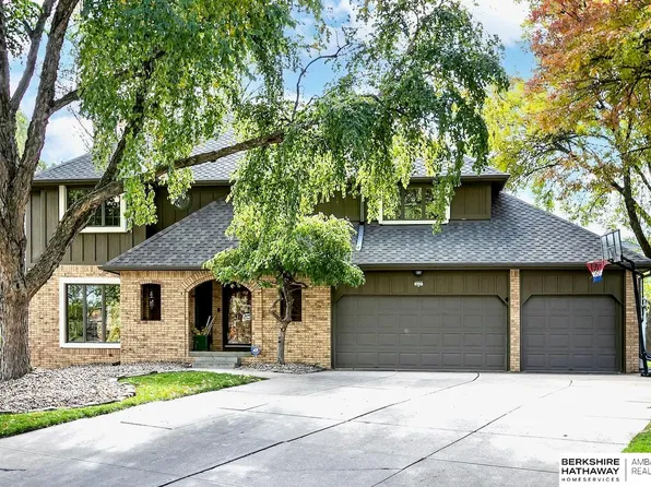 16327 Westfield Cir, Omaha, NE 68130