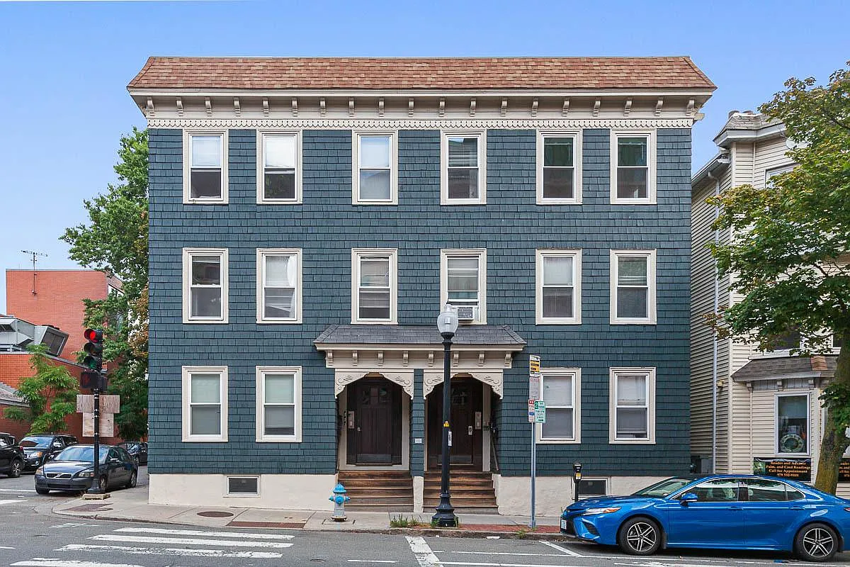 2 bed, 800 sqft, $3,500 — Photo 1
