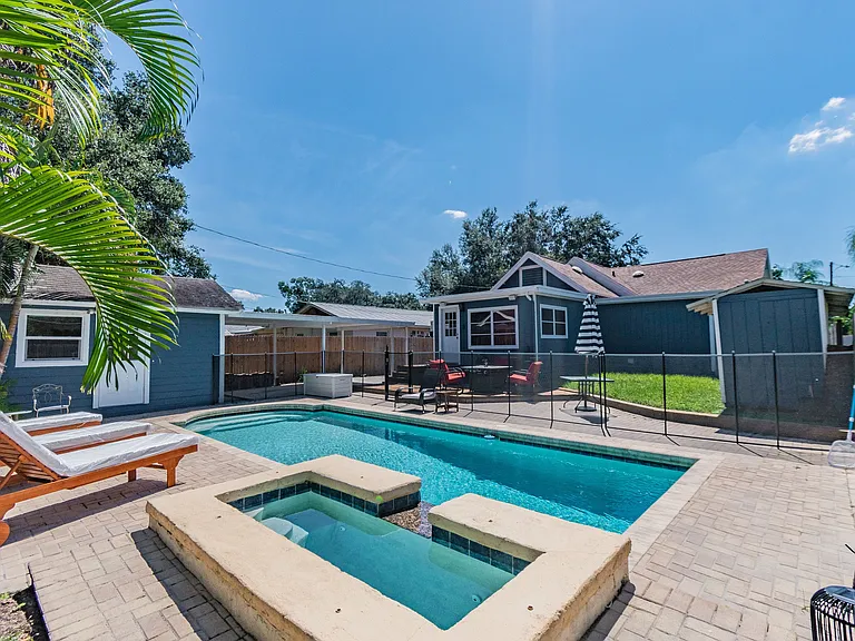 310 E Paris St — Photo 25