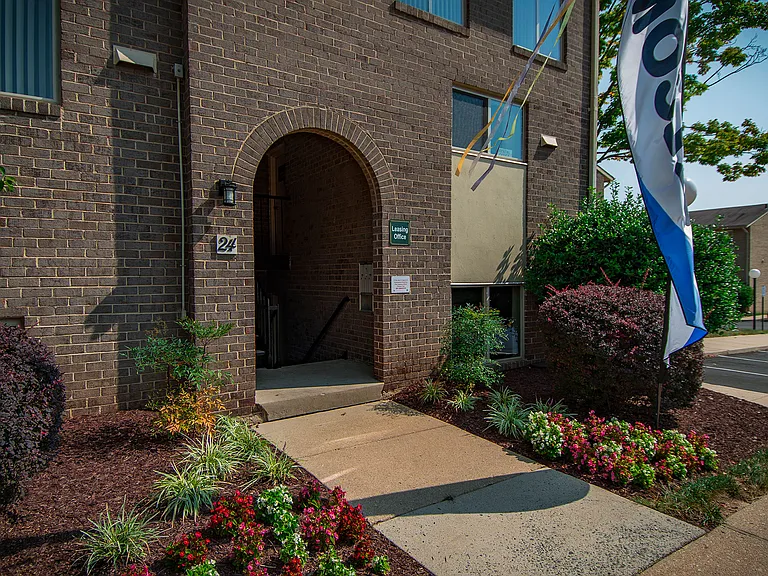 Maplewood Villas Apartments Building Exterior 53