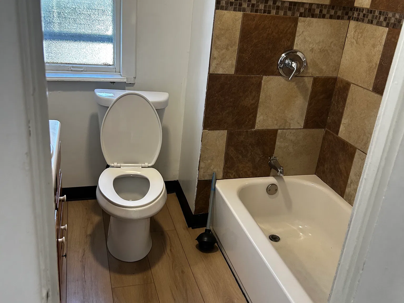 2 bed, $1,200 — Photo 4
