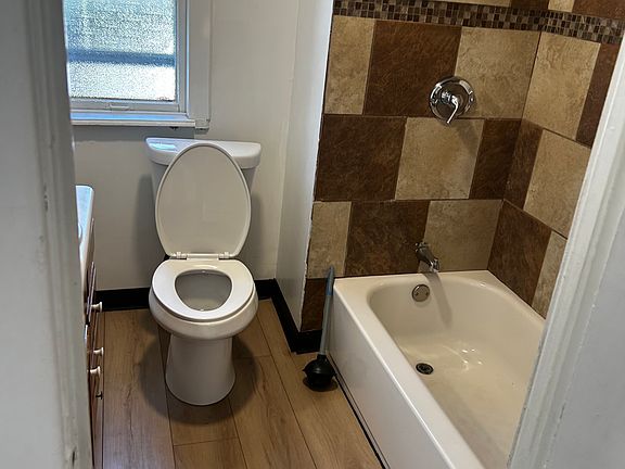 4th image of 1814 W 6th St #1