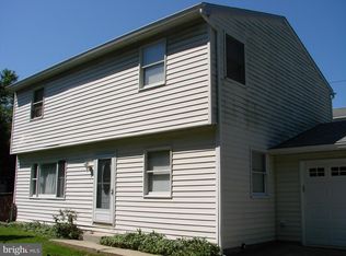 391 Sugartown Rd, Wayne, PA 19087