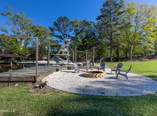 5118 Center Dr, Moss Point, MS 39563