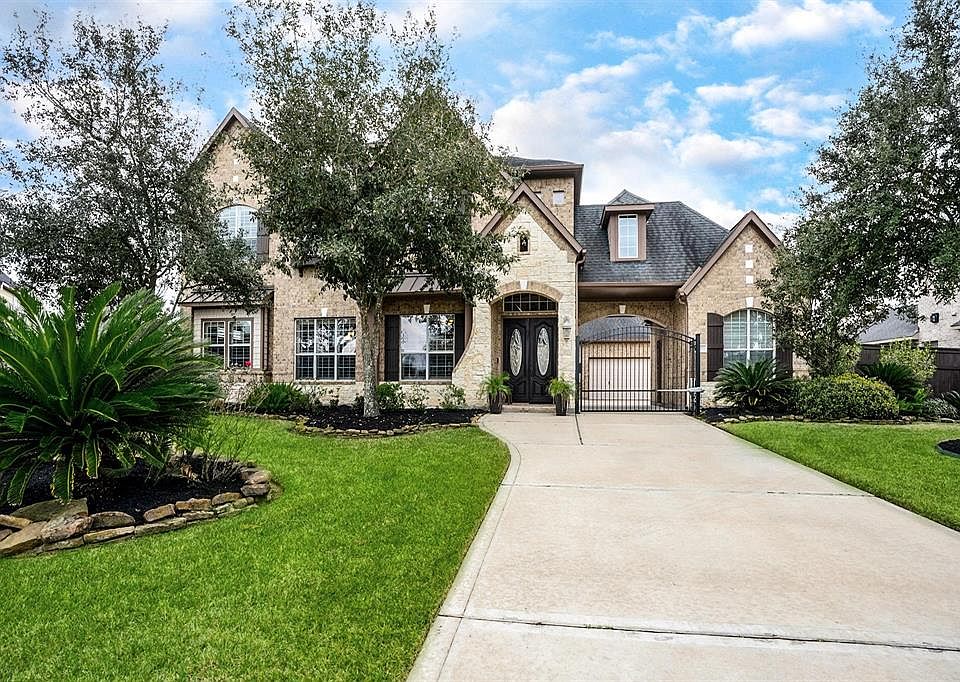 1st image of 28303 Waterbury Bend Ln