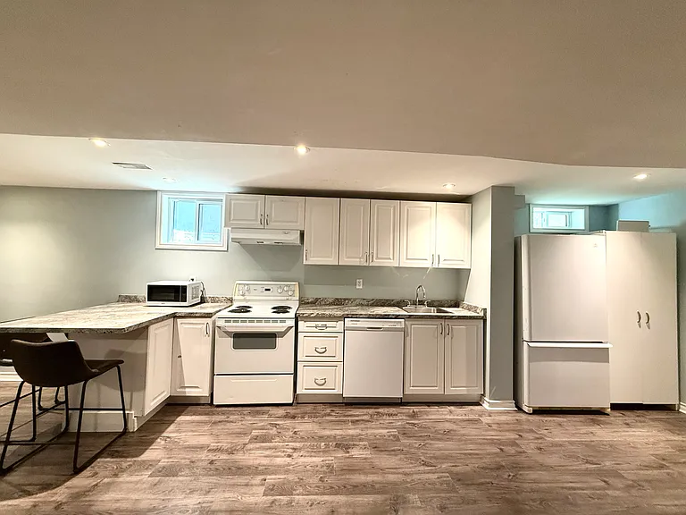 19 Patricia St #L — Photo 5