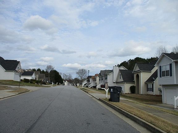 4th image of 326 Summer Hill Cir
