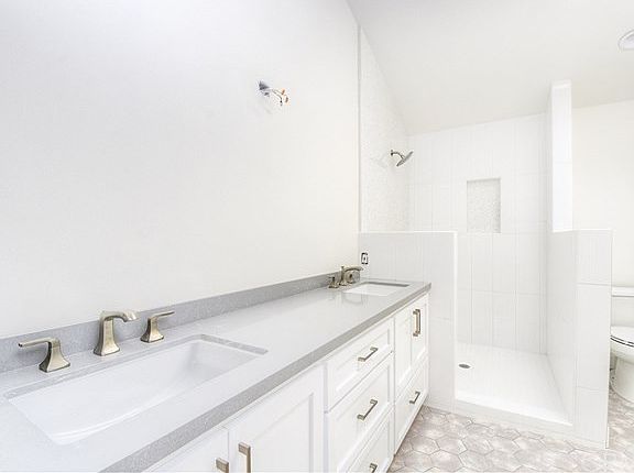 5th image of 315 Catalina Dr