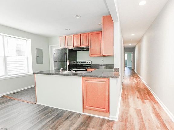 4th image of 1028 W 35th St APT 1