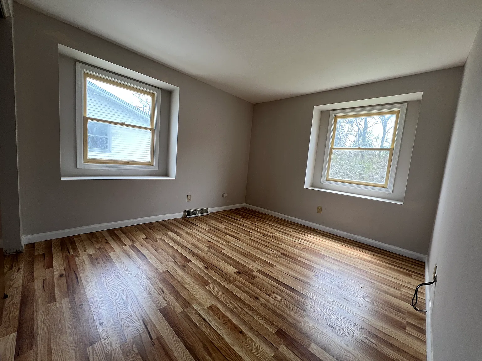 3 bed, 1.5 bath, 1300 sqft, $1,880 — Photo 4