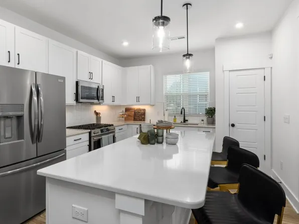 569 Grove Ave, Raleigh, NC 27606