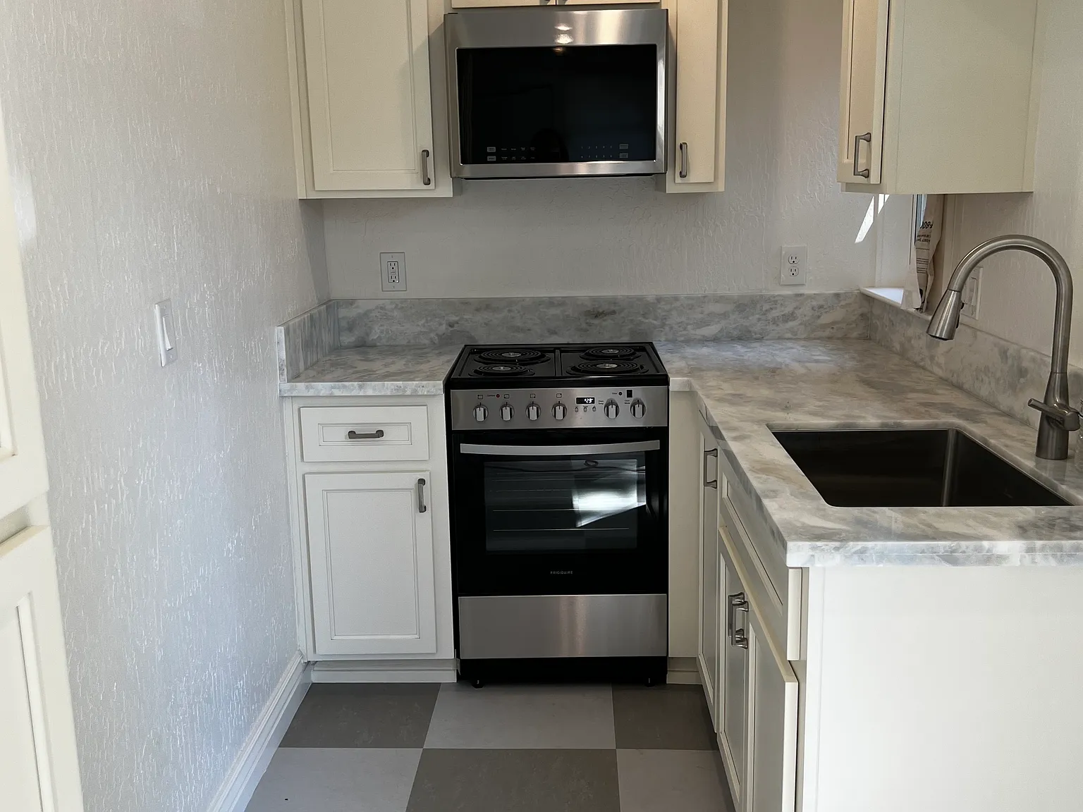 Studio, 500 sqft, $1,600 — Photo 4