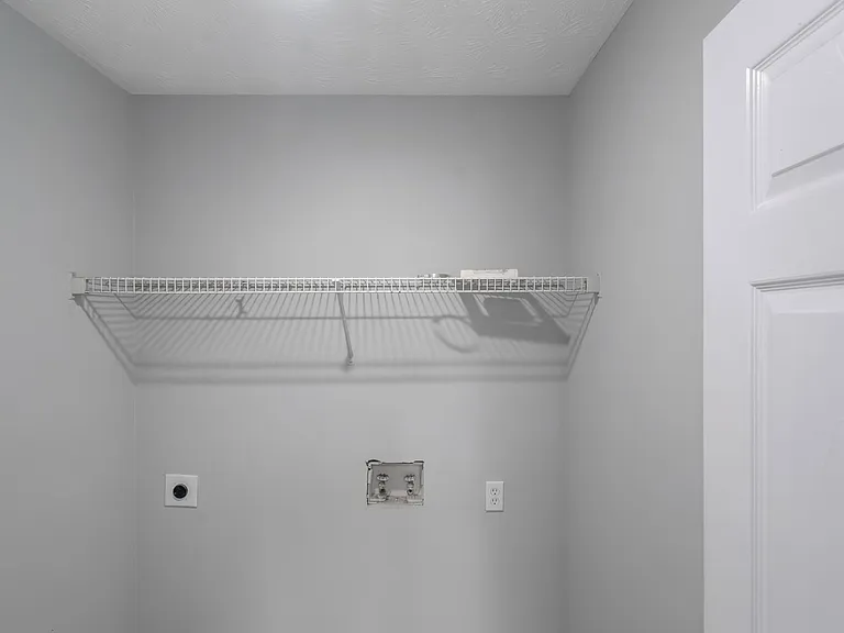 401 Edgewood Dr — Photo 36