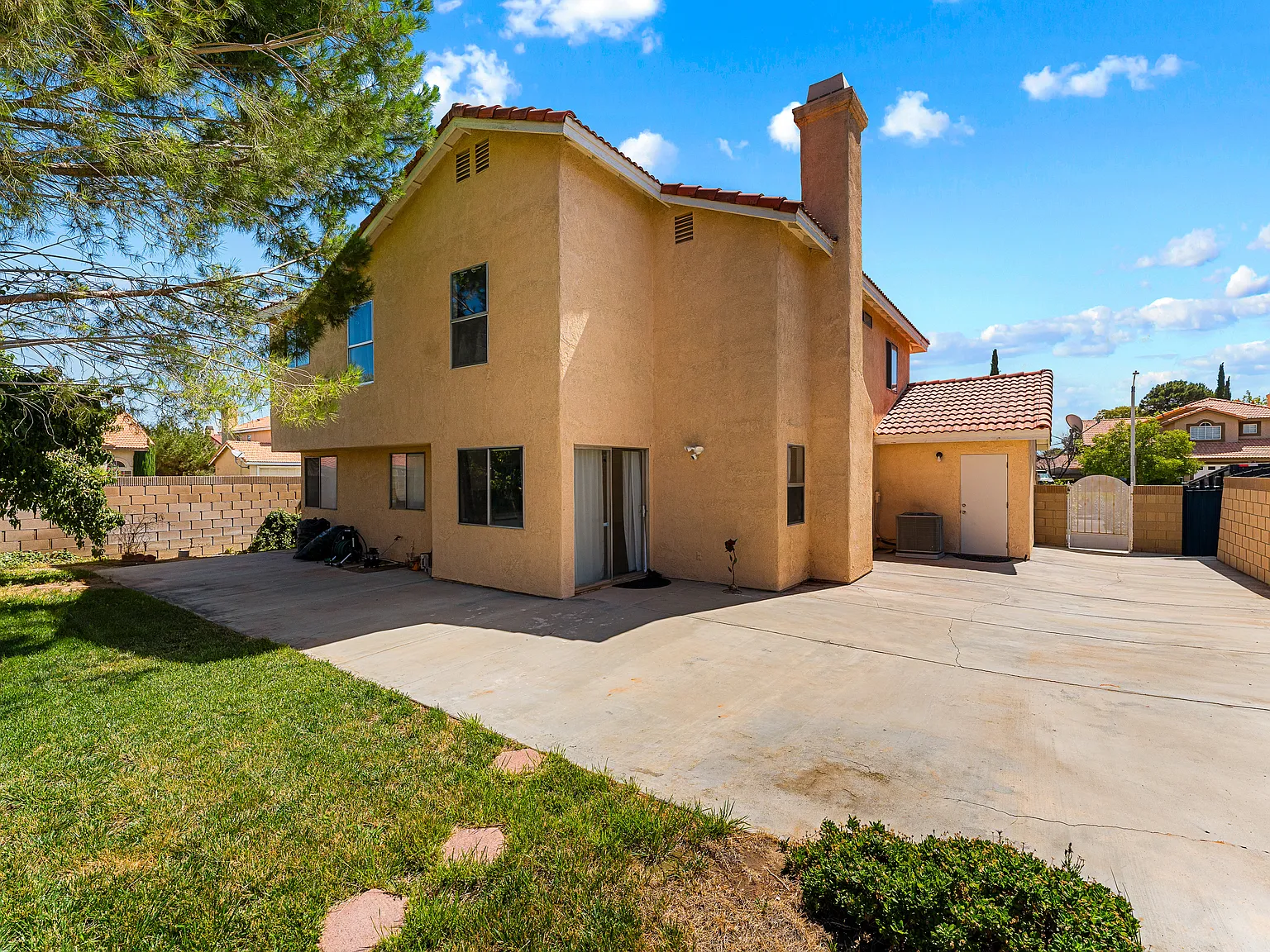 4 bed, 1676 sqft, $2,900 — Photo 2