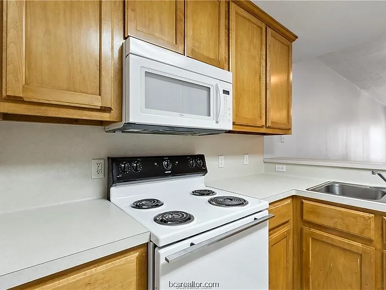 510 Freeman Ave — Photo 8