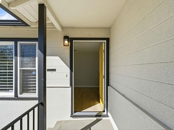 5th image of 795 Rosewood Ave