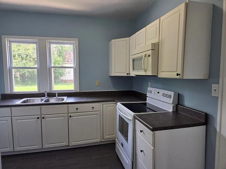 2319 N Sheridan Rd — Photo 3