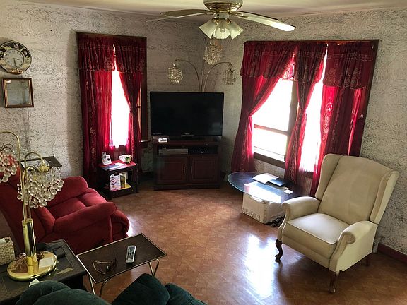 2nd image of 931 Jefferson Ave