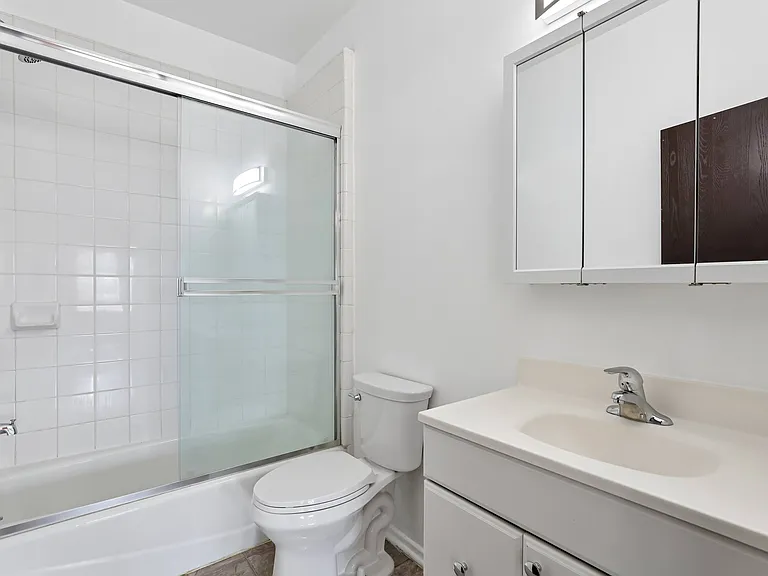 1725 W. 6th St — Photo 18
