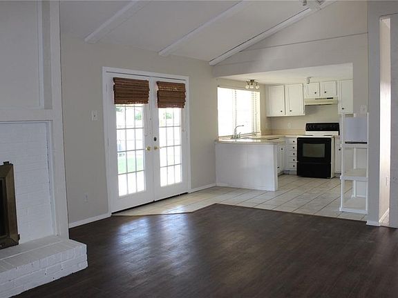 4th image of 706 Stroud Ln