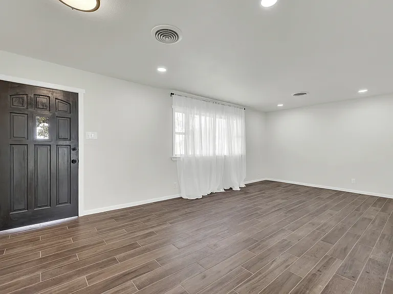 129 Young Ave — Photo 12