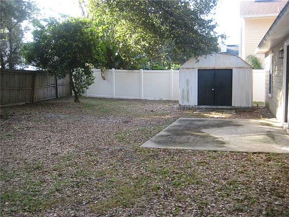 2nd image of 124 N Aberdeen Cir