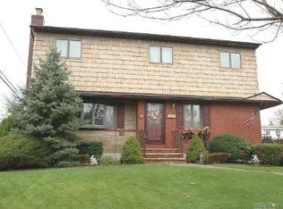 28 Buckner Ave, Hicksville, NY 11801