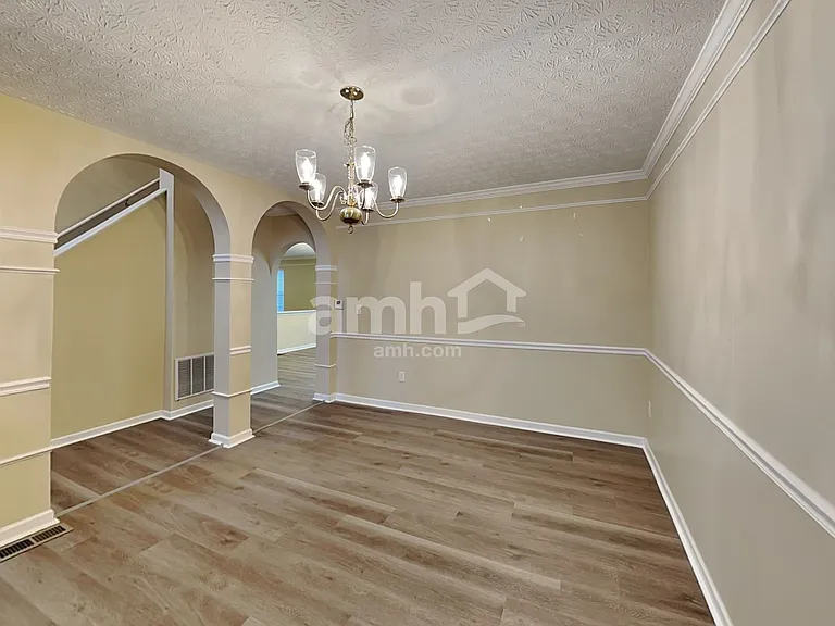 1009 Legacy Ln — Photo 5