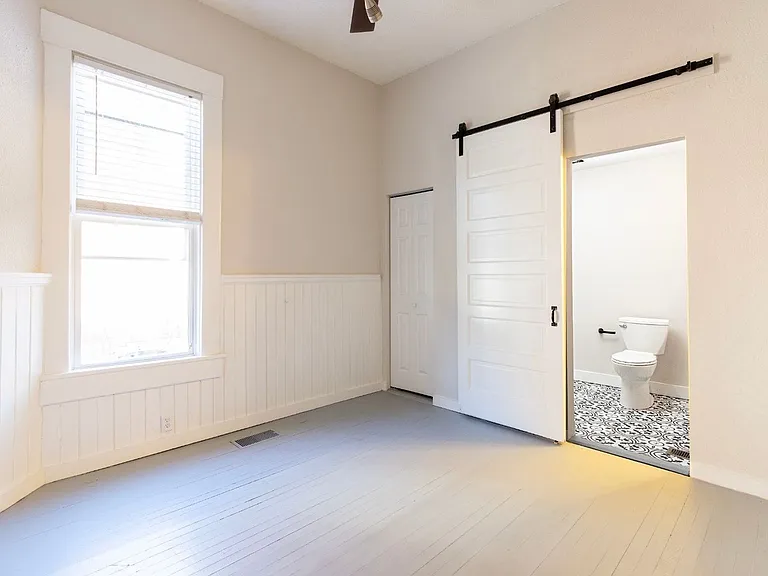 1016 E Anderson St — Photo 16