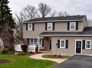 568 Ivyland Rd, Warminster, PA 18974