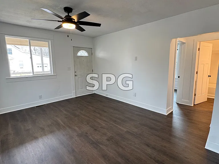 1002 E 10th St — Photo 10