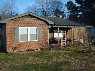 401 Edgewater Dr, Gaffney, SC 29340