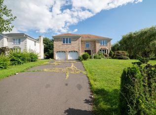 2 Ambrose Valley Ln, Piscataway, NJ 08854