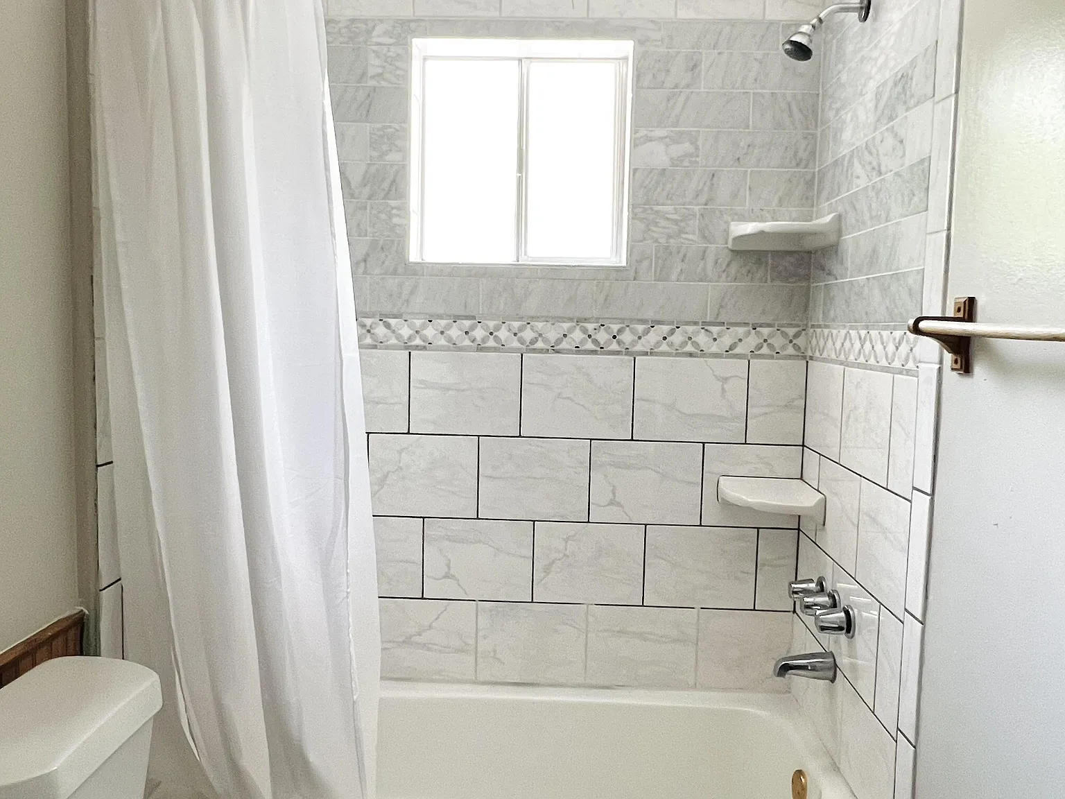 4 bed, 3.0 bath, 2800 sqft, $615 — Photo 3
