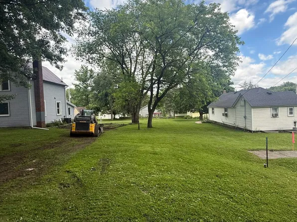 Grove St, Decorah, IA 52101
