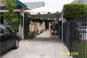 1st image of 959 W 46th St