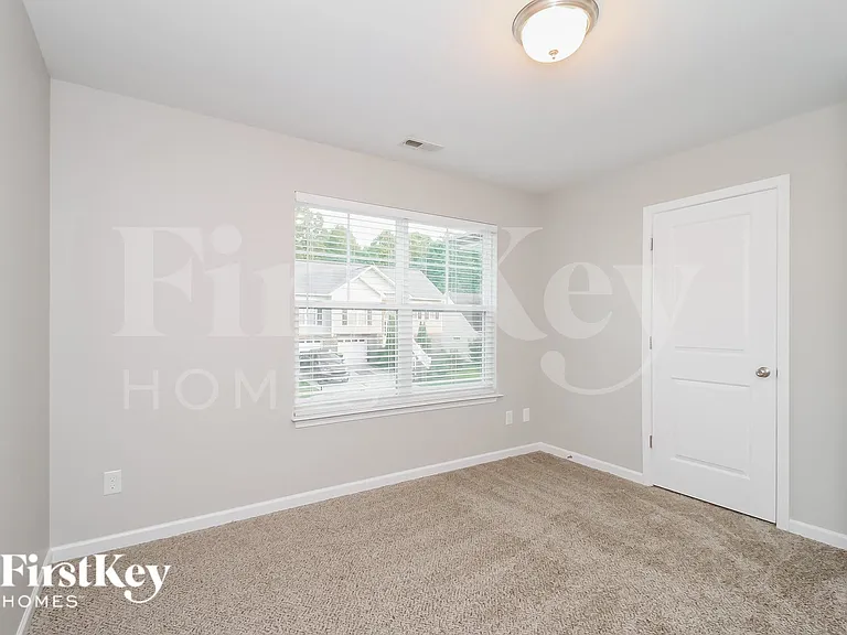 825 Winterside Ln — Photo 10