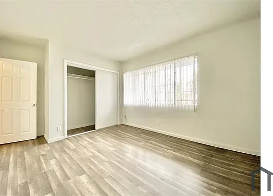 918 W 66th St — Photo 5