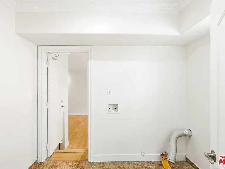 23114 Mariano St — Photo 15