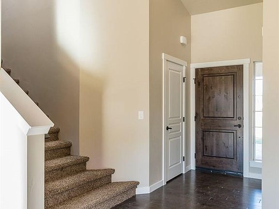 5th image of 1445 E Territory Dr
