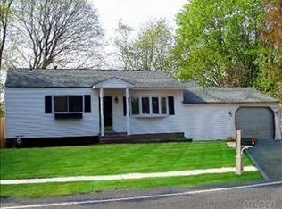 94 Little Plains Rd, Huntington, NY 11743