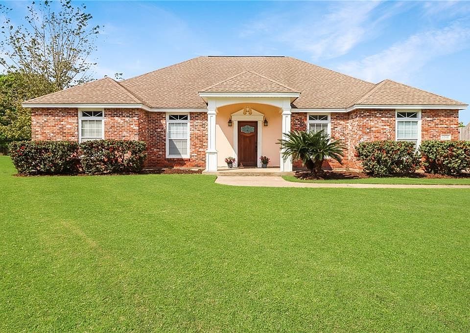 1st image of 2516 Karen Ln
