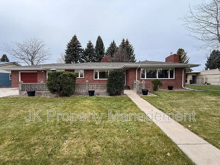 1726 Alder Dr — Photo 1