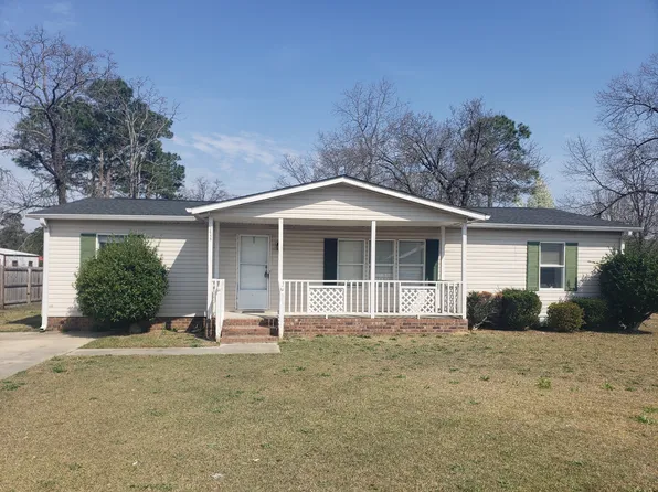 2640 Oglesby Dr, Raeford, NC 28376