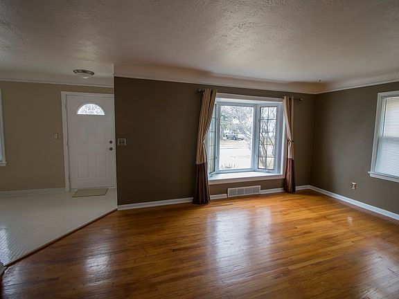 4th image of 408 E 330th St