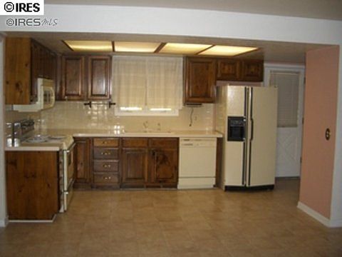 4th image of 975 Larch Dr