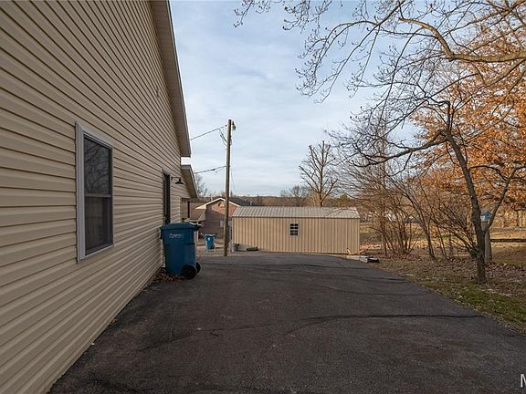 4th image of 305 Cape Rd