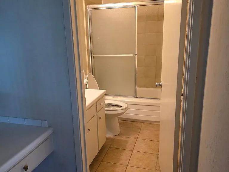 4033 Hamilton Ave #E7 — Photo 5